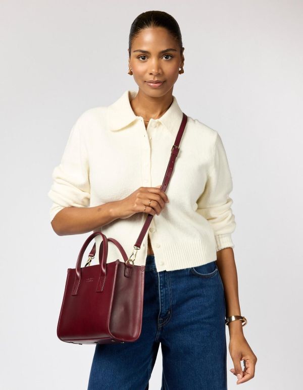 O My Bag Jackie Midi + Leather Strap Dark Cherry Classic Leather  (OMB-E194DV1) - MerkenOutlet