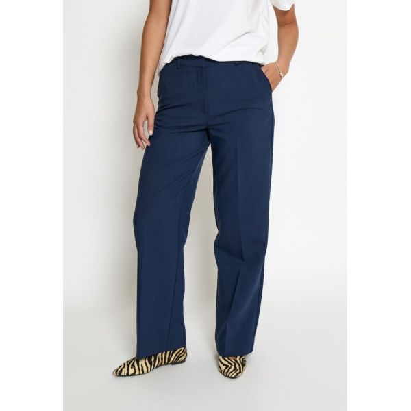 Peppercorn Gina Straight Pant Black Iris  (PC8482-5270) - MerkenOutlet